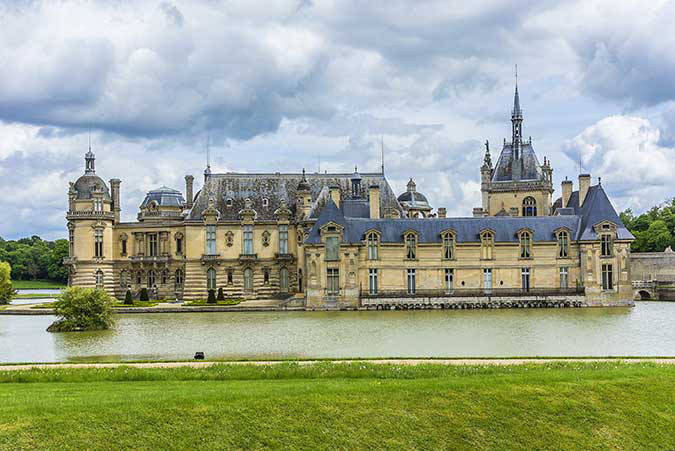 Chantilly Castle (1560). 