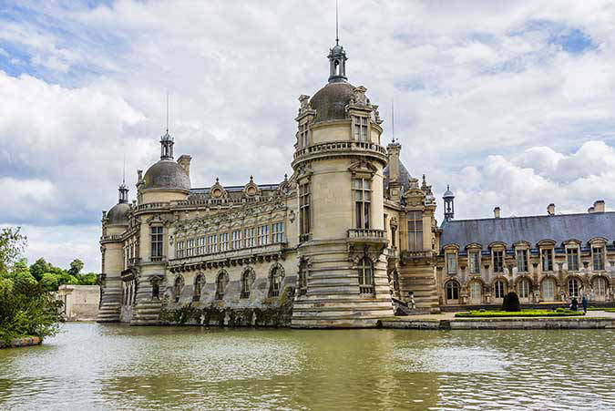 Chantilly Castle (1560). 