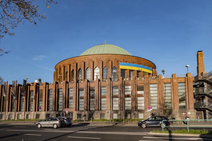 Dusseldorf. Circular building of Tonhalle.